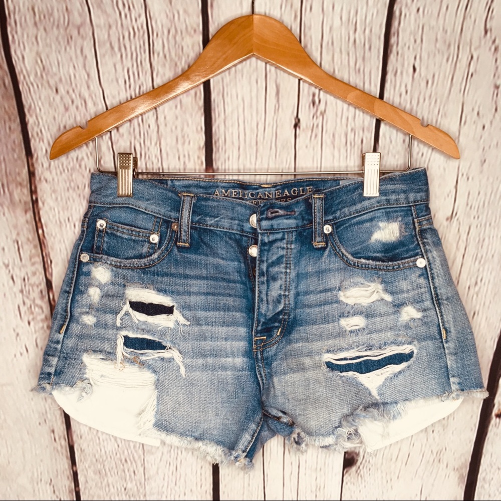 👖American Eagle Distressed Denim Shorts Size 4